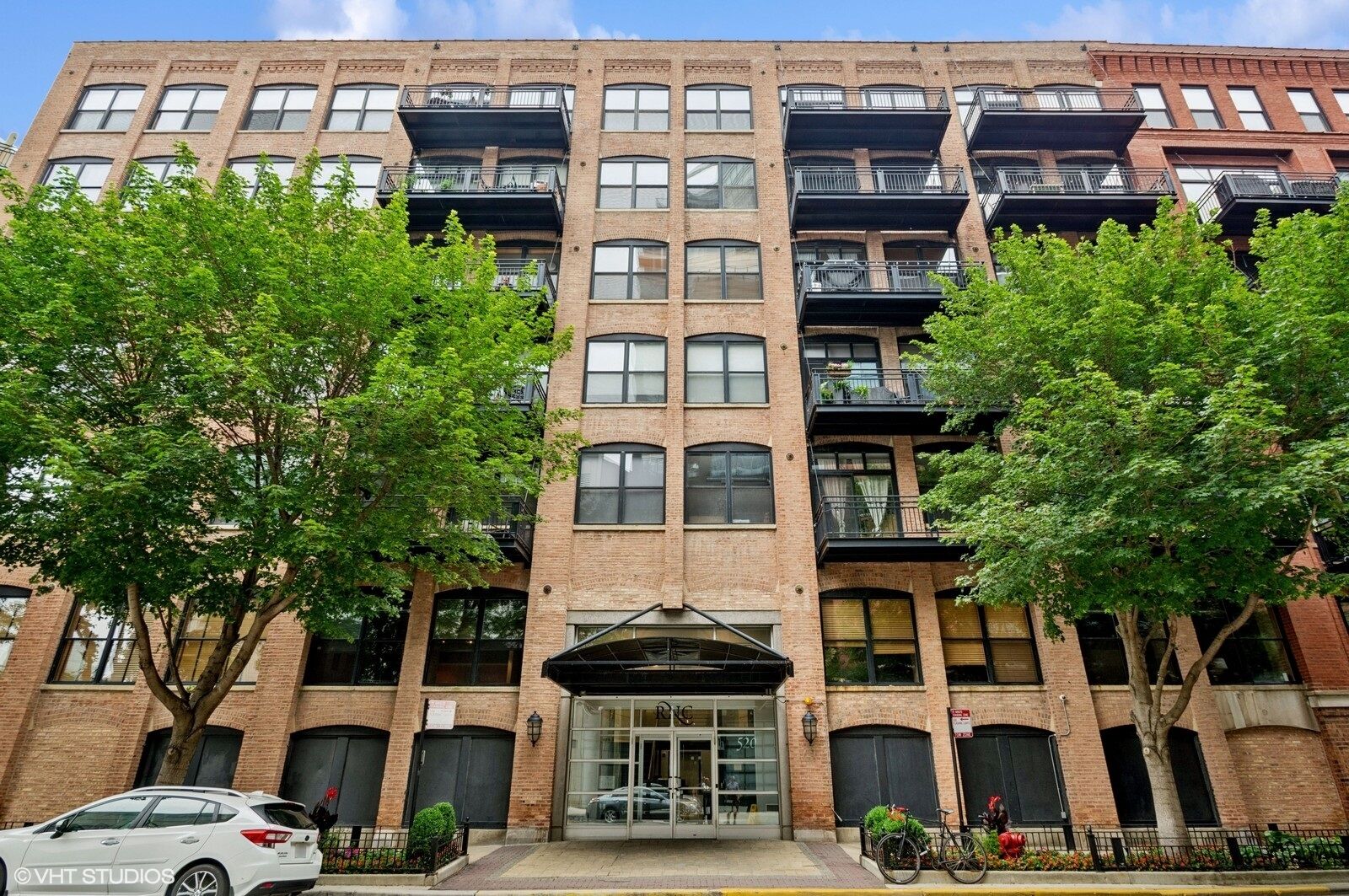 Property Photo: 520 W Huron Street 109 IL 60654