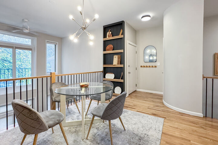 Property Photo: 2106 W Erie Street 1E IL 60612