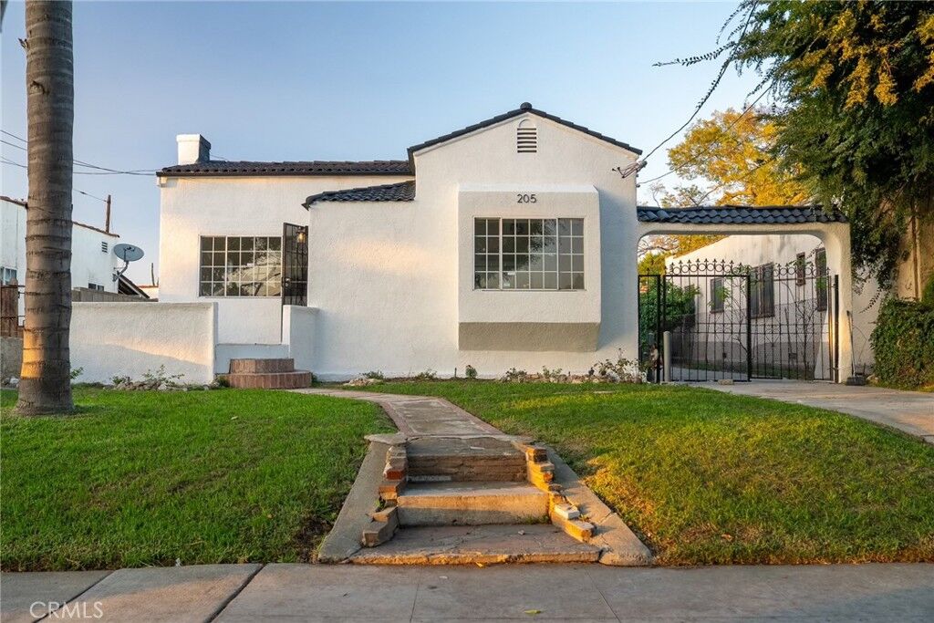 Property Photo:  205 W Hardy Street  CA 90301 