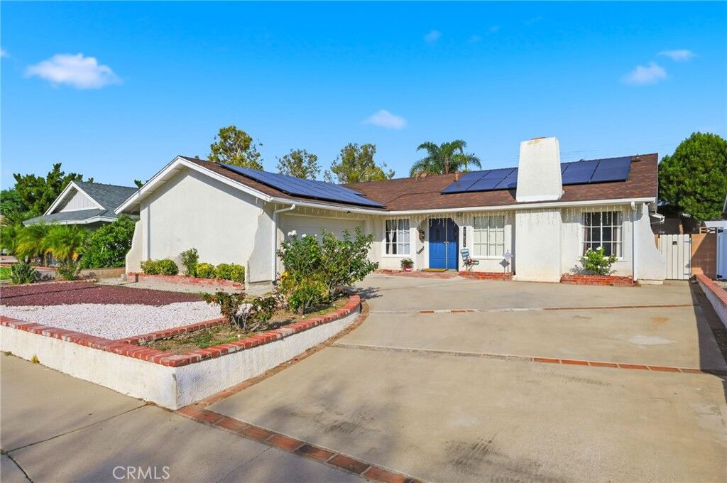 Property Photo: 27828 Parkvale Drive CA 91350