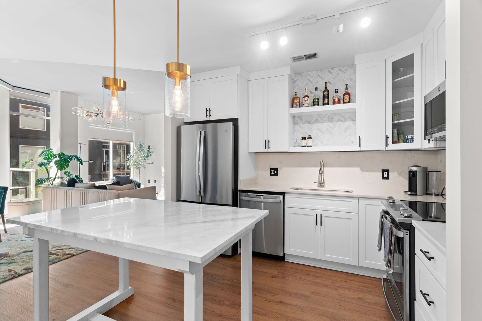 Property Photo: 600 12th Ave S 706 TN 37203