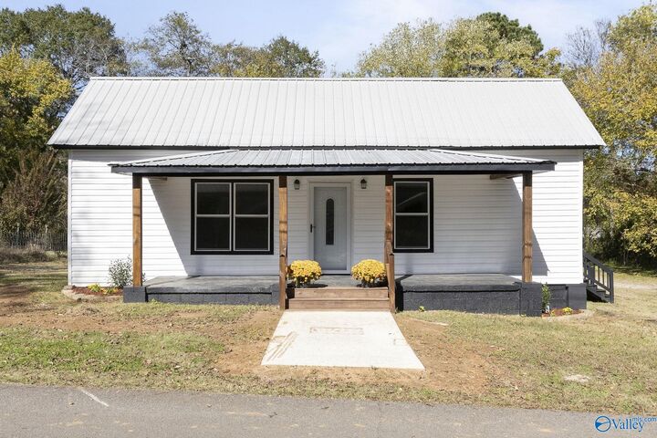 Property Photo: 129 Williamson Street AL 35764