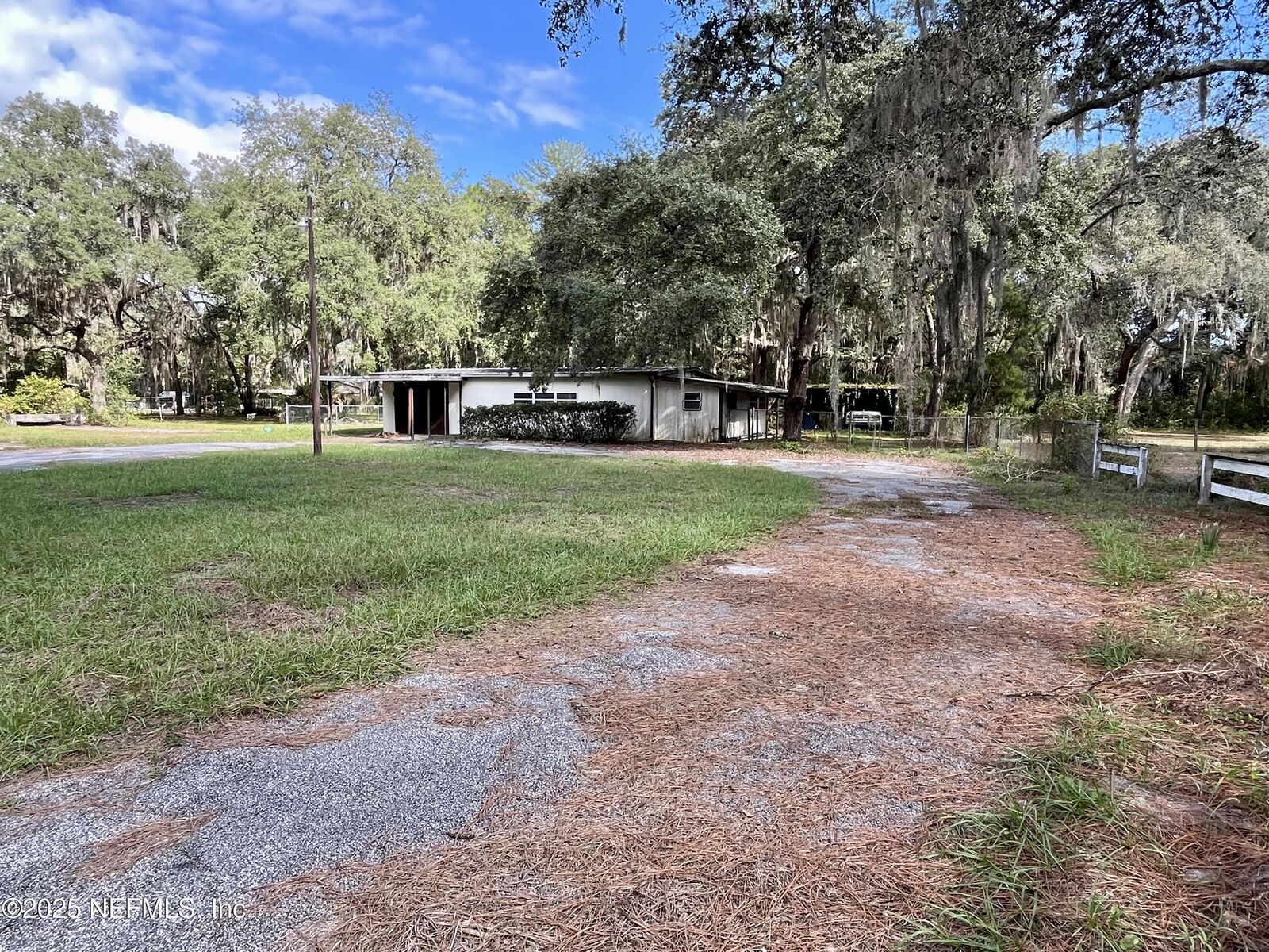 Property Photo: 104 Anderson Drive FL 32181