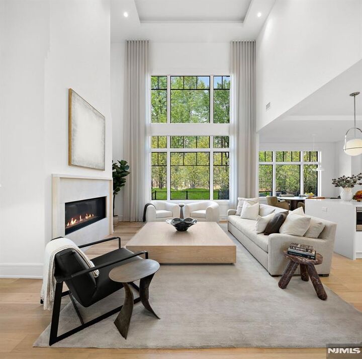 Property Photo:  1 Stone Bridge Court  NJ 07627 