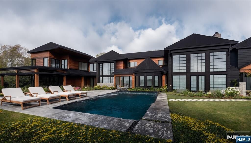 Property Photo: 38 Cambridge Way NJ 07620