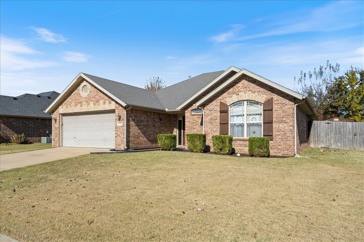 Property Photo: 4200 W Mahogany Drive AR 72704