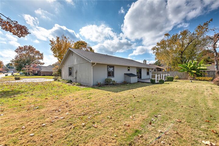 Property Photo: 1217 W Countrywood Circle AR 72756