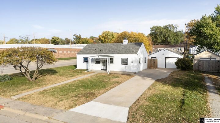 Property Photo: 1324 N 7th Street NE 68310