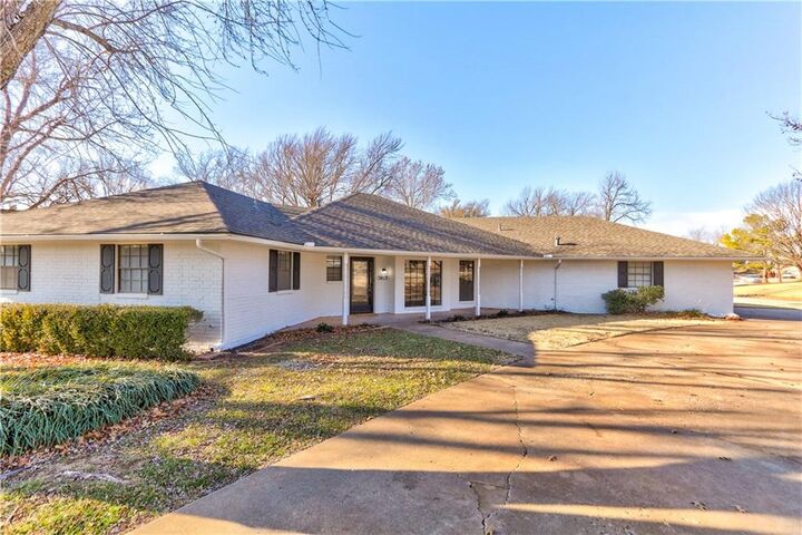 Property Photo: 3413 S Choctaw Drive OK 73013