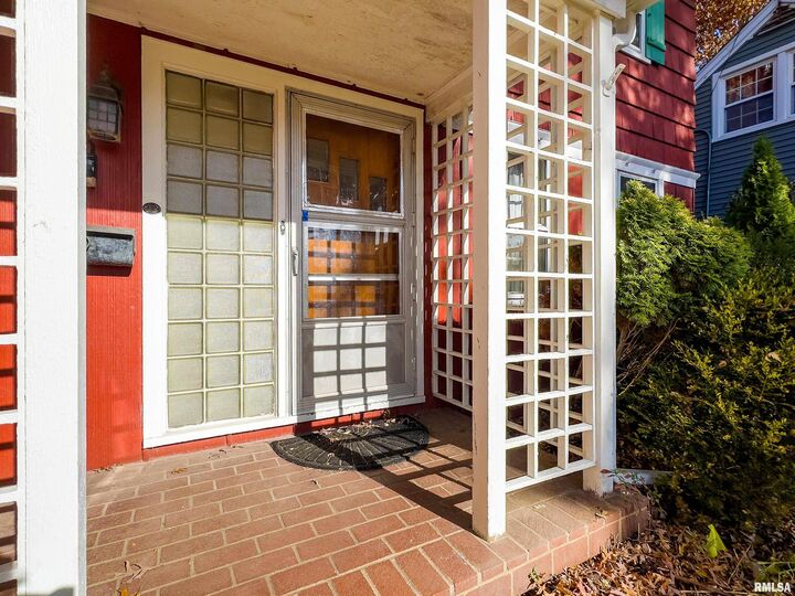 Property Photo:  915 E Elmhurst Avenue  IL 61603 