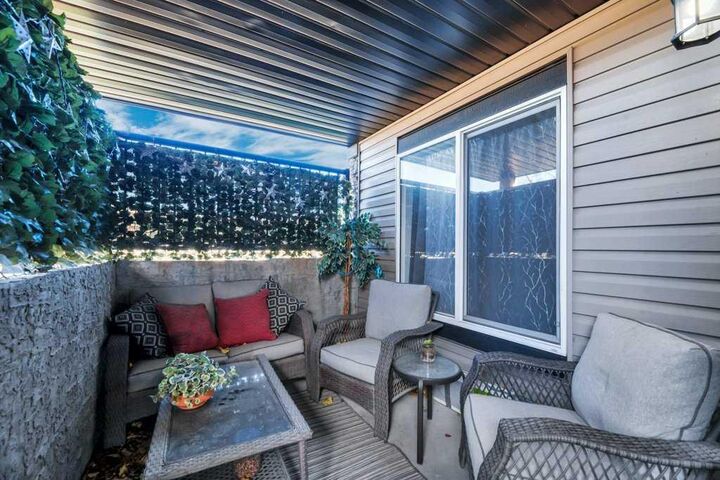 Property Photo: 2781 Chinook Winds Drive SW 3101 AB T4B 3S5