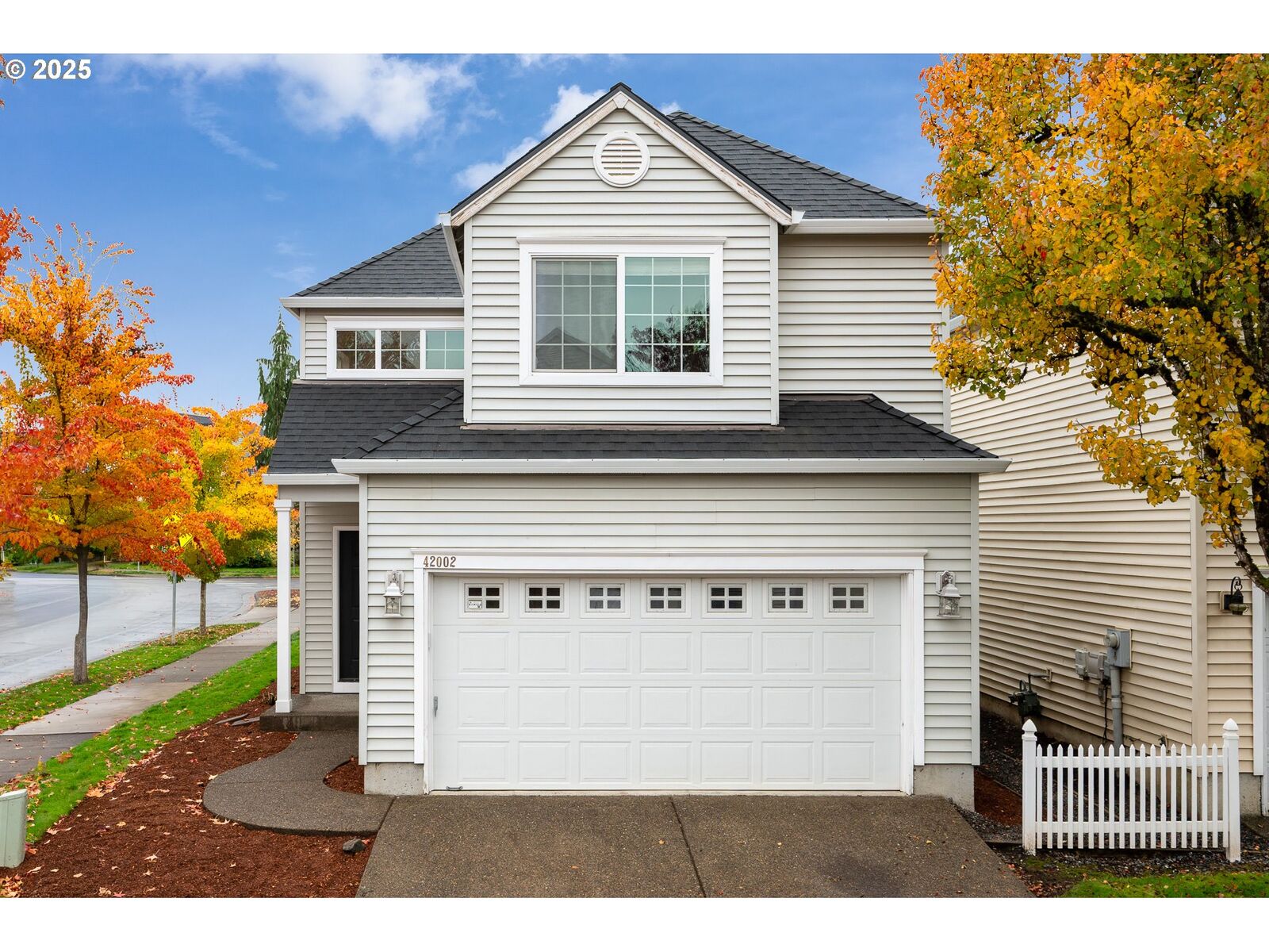 Property Photo: 42002 NW Elmhurst Ct OR 97106