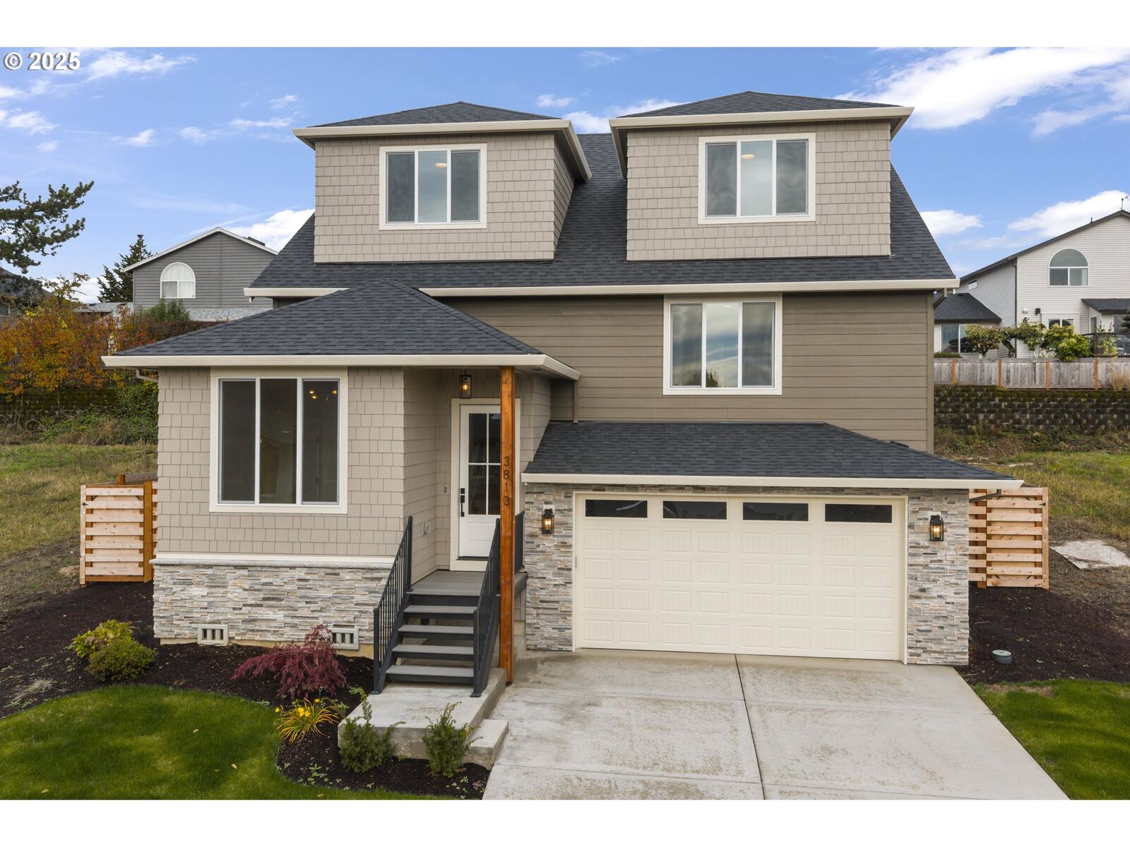 Property Photo:  3813 SW McKinley St  OR 97080 
