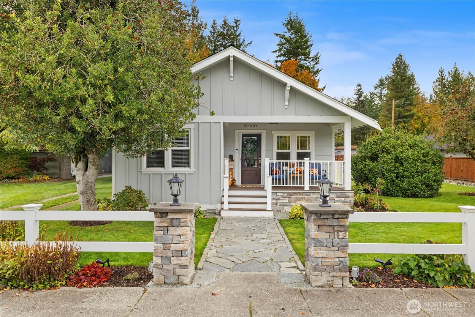 Property Photo: 300 2nd Avenue NE WA 98027