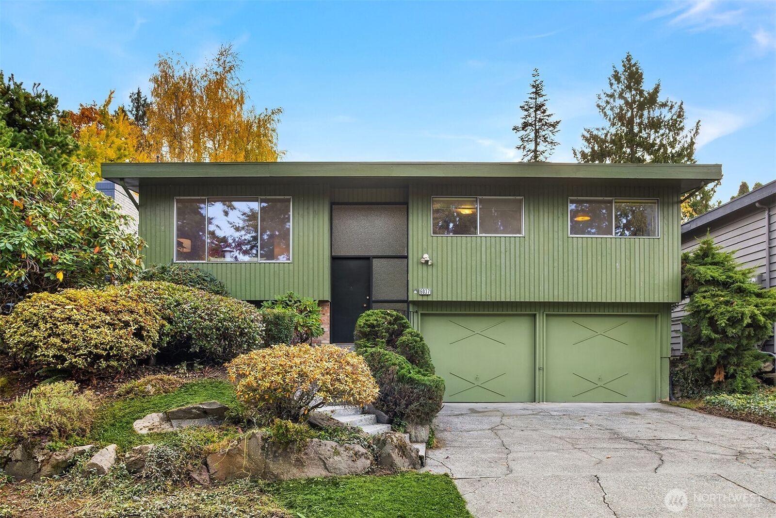 Property Photo: 6037 NE 61st Street WA 98115