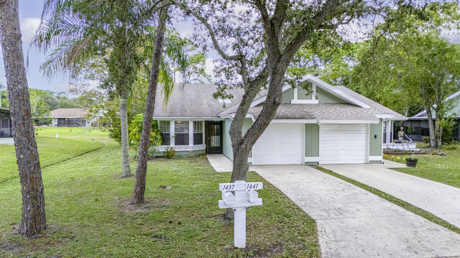 Property Photo: 1437 SE Rivergreen Circle FL 34952