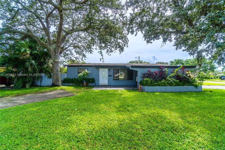 Property Photo: 3338 Taft St 0 FL 33021