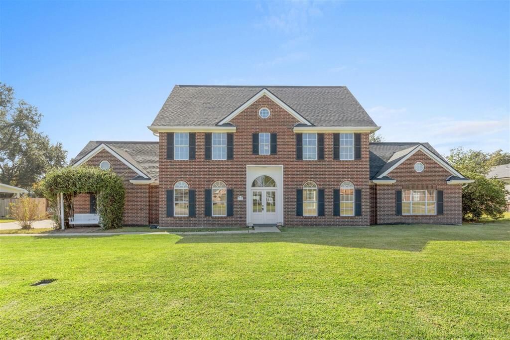 Property Photo: 1905 Plantation Drive LA 70605