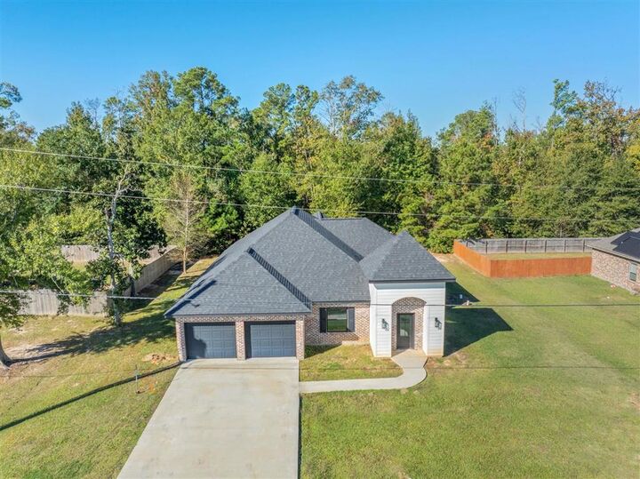 Property Photo: 927 Magdalena Street LA 70663