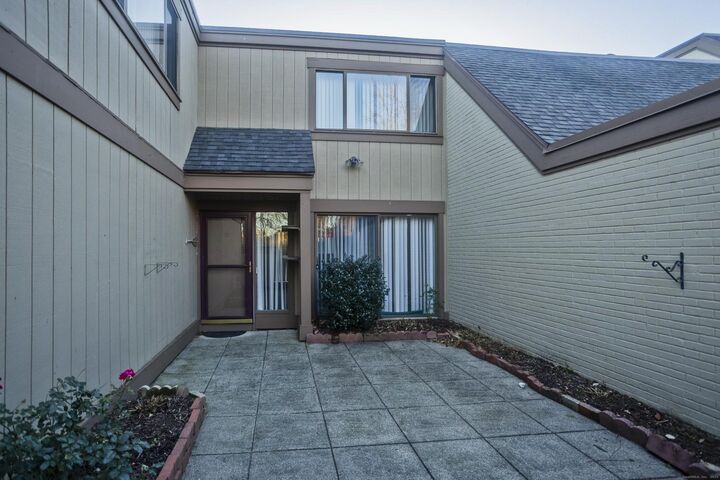 Property Photo:  85 Viscount Drive 1A  CT 06460 