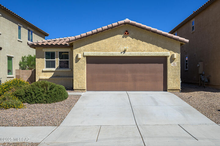 Property Photo: 7991 S Dolphin Way AZ 85756