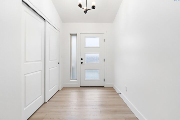 Property Photo: 6254 W 28th Ave WA 99338