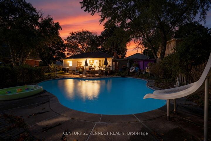 Property Photo:  10813 Victoria Square Boulevard  ON L6C 1J3 