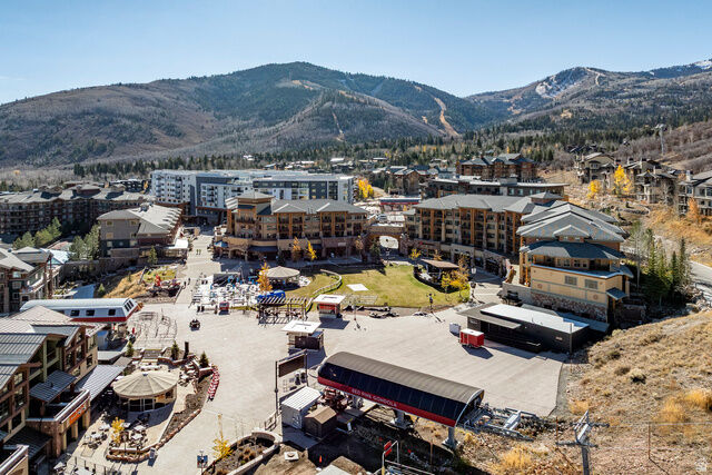 Property Photo: 3720 Sundial Ct B203 UT 84098