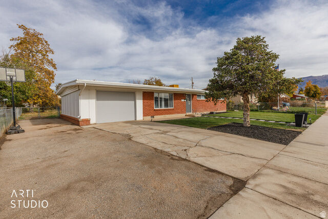 Property Photo: 1916 W Gregory Dr UT 84041