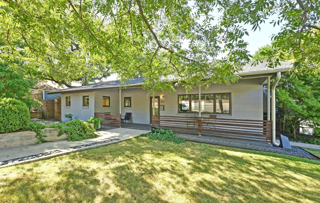 Property Photo: 701 Brownlee Circle TX 78703