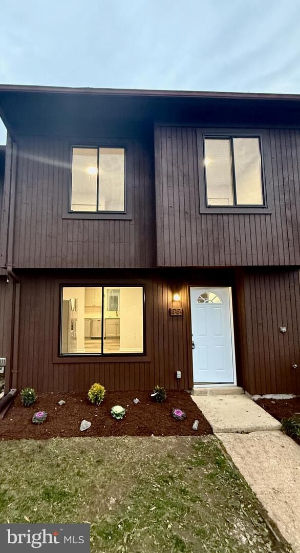 Property Photo:  33 Kings Wharf Place  MD 20602 