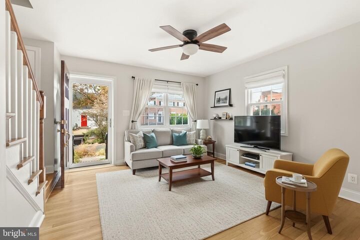 Property Photo:  317 E Oak Street  VA 22301 