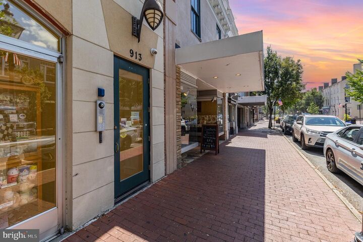 913 Caroline B  Fredericksburg VA 22401 photo