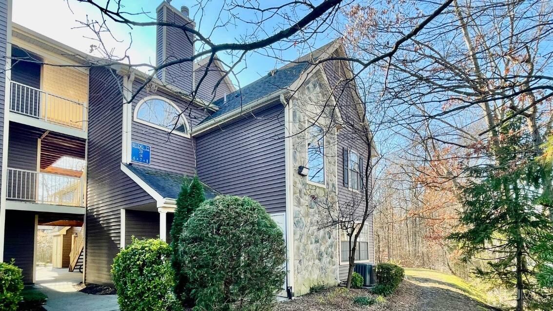 Property Photo:  6 Ayres Court  NJ 08816 