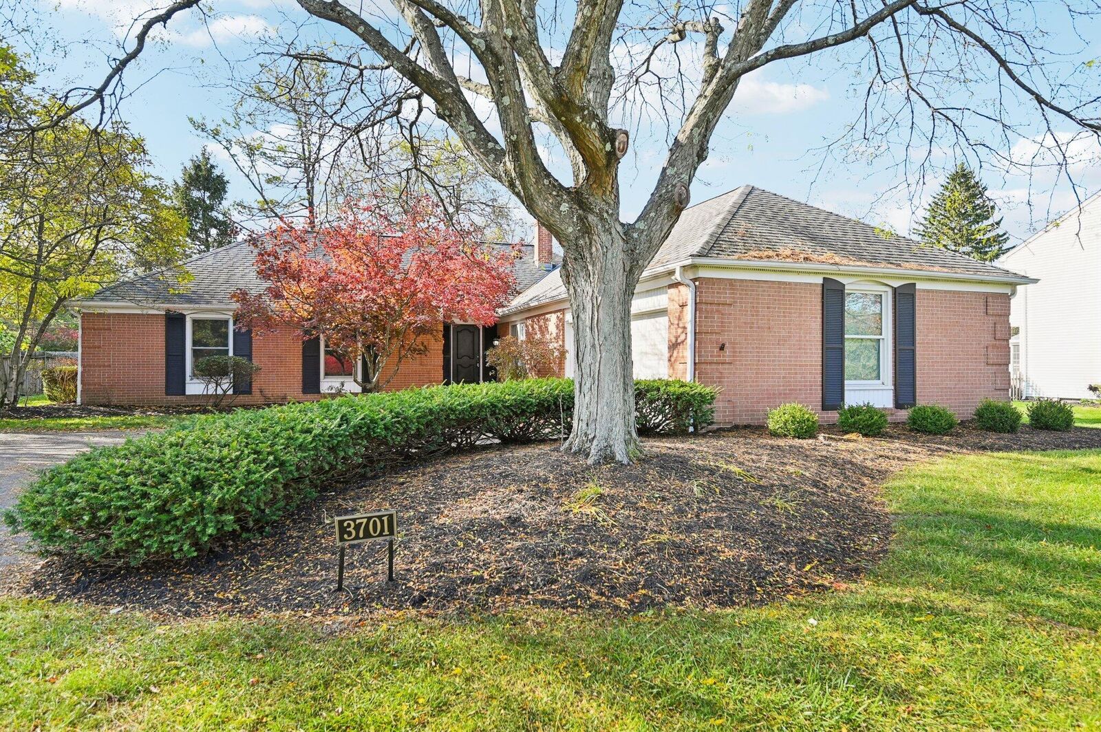 Property Photo: 3701 Reed Road OH 43220