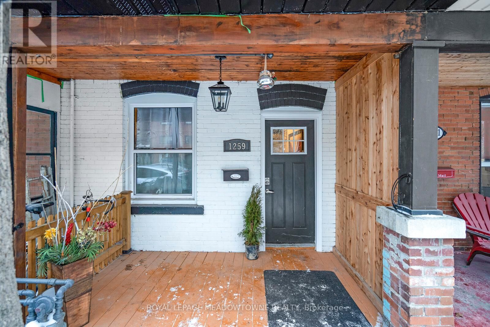 Property Photo:  1259 Davenport Road Room  ON M6H 2H2 