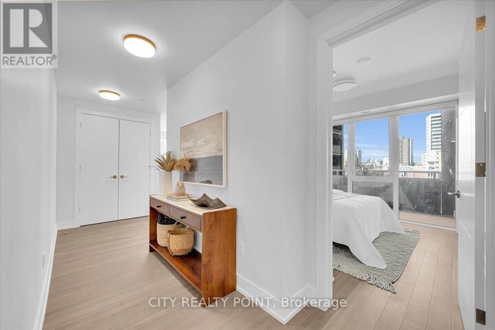 Property Photo:  664 Spadina Avenue 503  ON M5S 2H7 