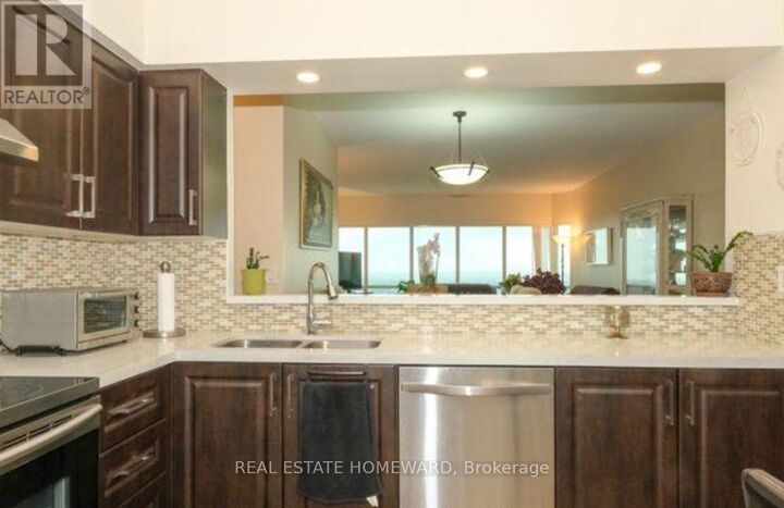 Property Photo:  18 Lee Centre Drive  ON M1H 3H5 