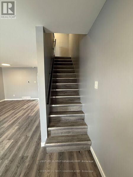 Photo de la propriété: 577 Third Street 24- Lower ON N5V 4B9