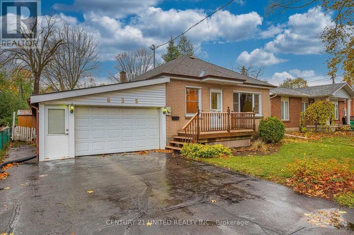 Property Photo:  835 Barnardo Avenue  ON K9H 5W1 