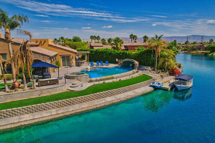 Property Photo: 9 Via Santanella CA 92270