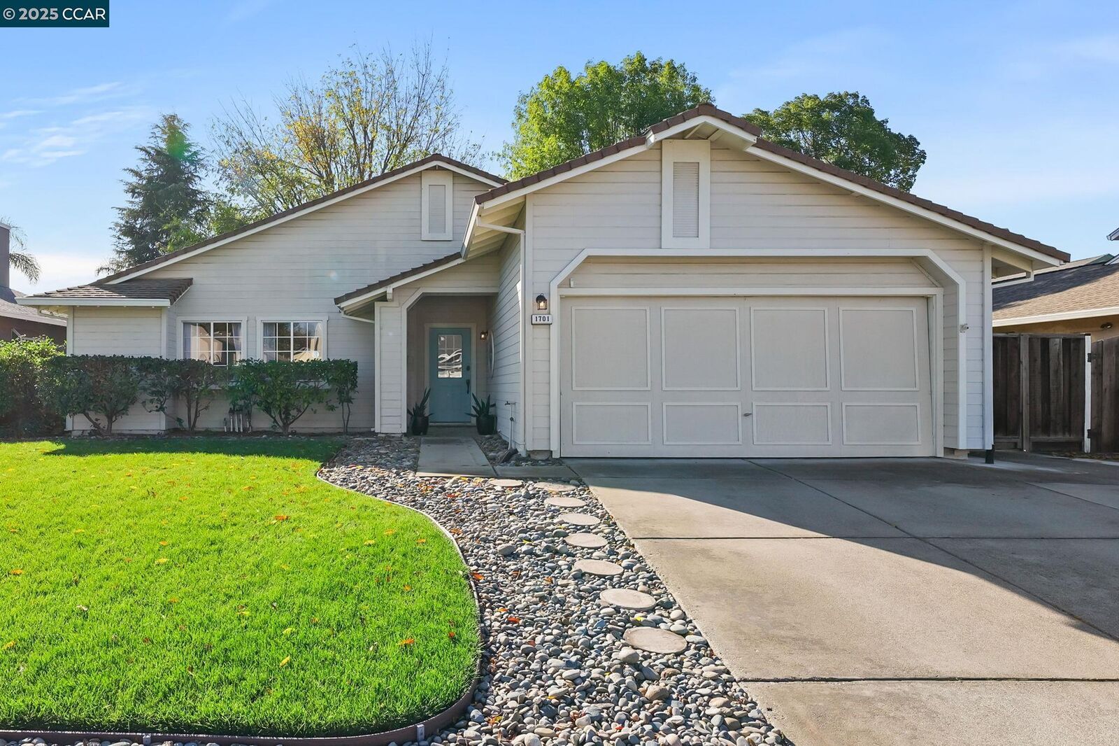 Property Photo: 1701 Pine Ct CA 94561