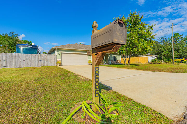 Property Photo: 8686 El Paseo Street FL 32566