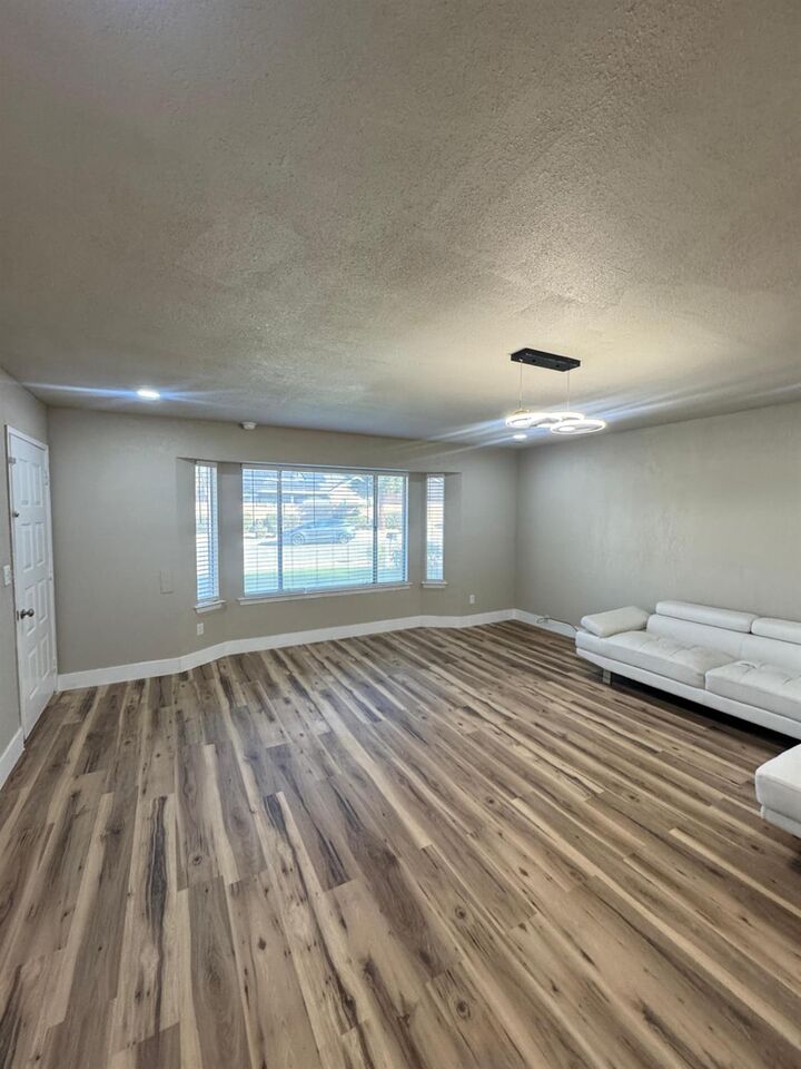 Property Photo:  3043 N Brunswick Avenue  CA 93722 