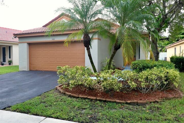 Property Photo:  1466 Mira Vista Cir  FL 33327 