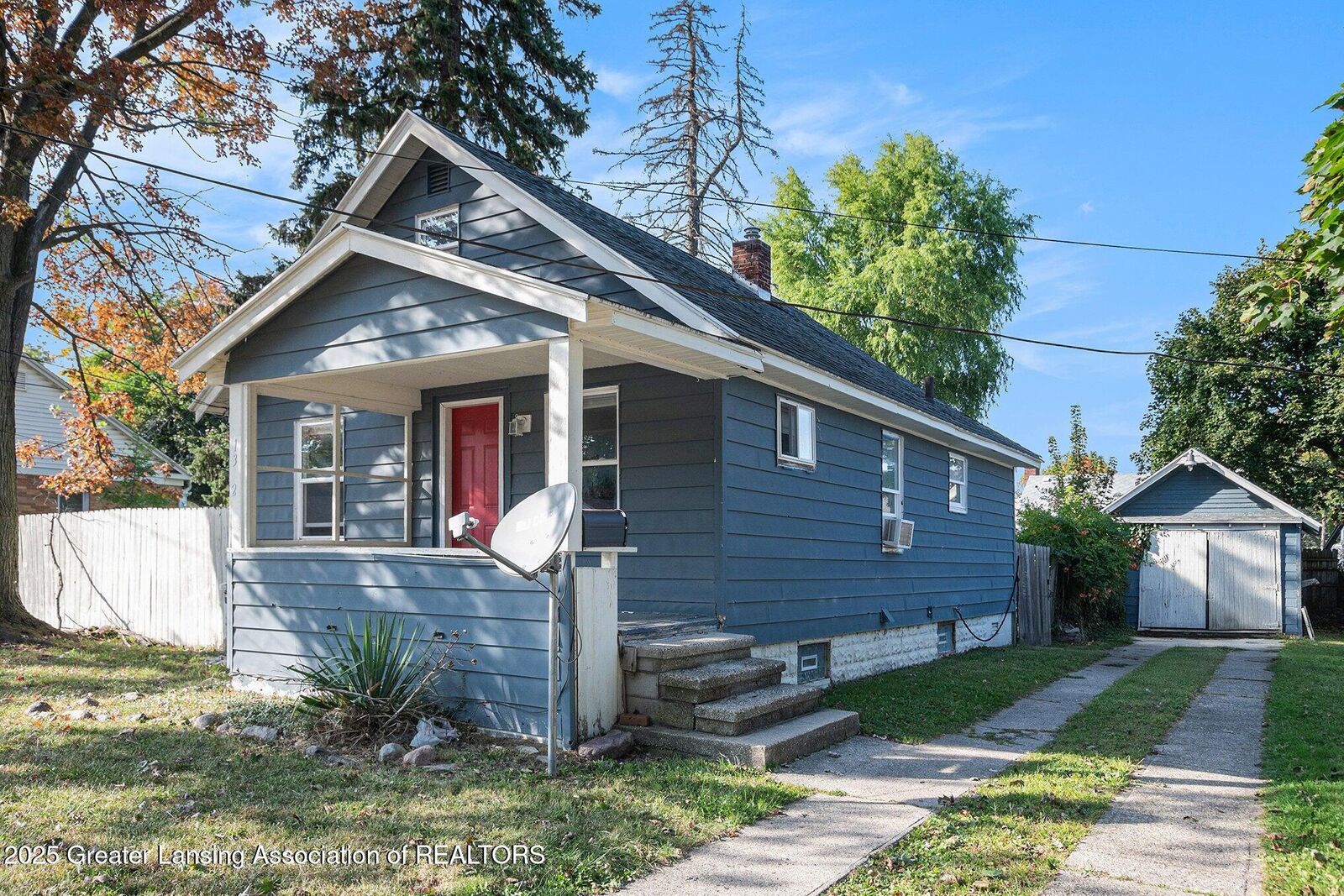 Property Photo:  1312 W Mount Hope Avenue  MI 48910 