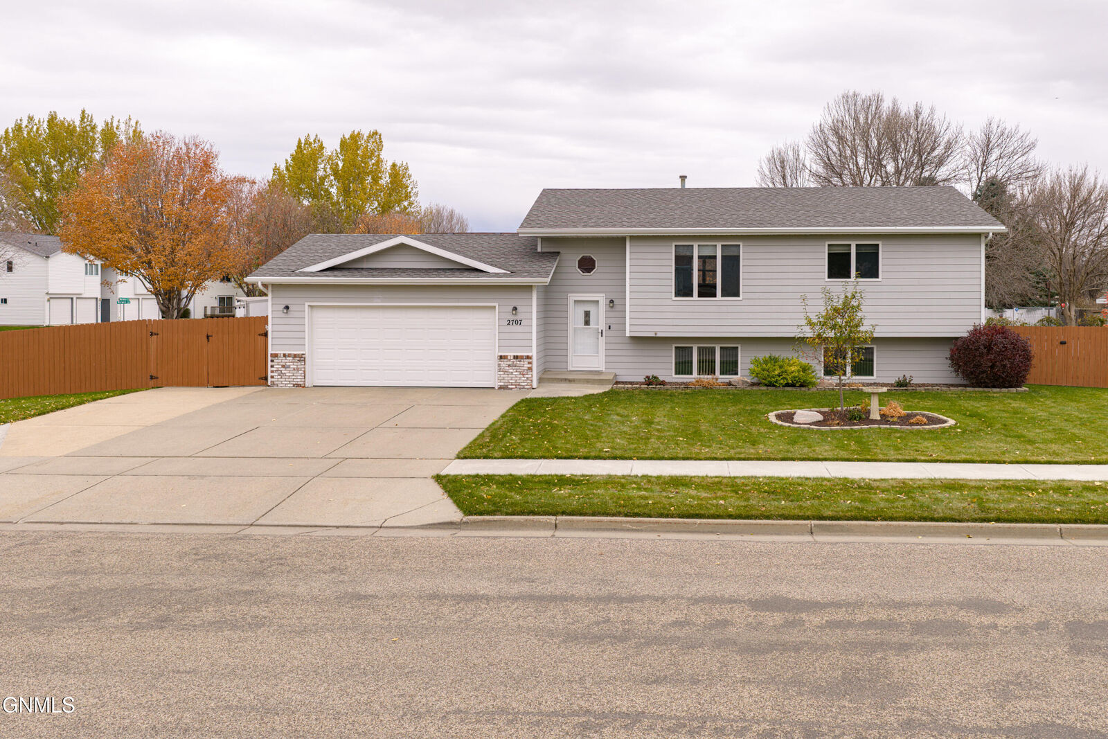 Property Photo:  2707 Essex Loop  ND 58504 