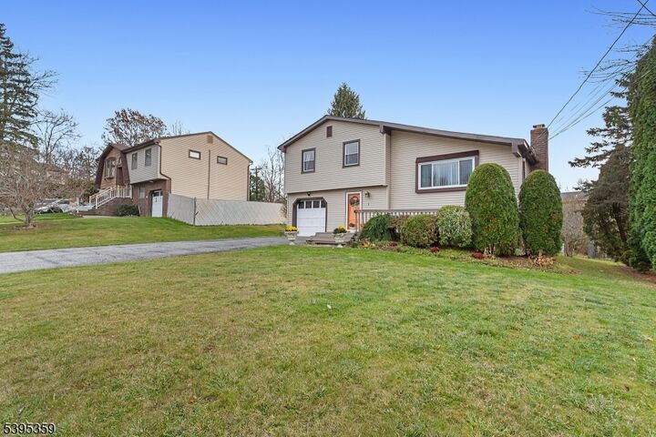 Property Photo: 3 Hummingbird Trl NJ 07422