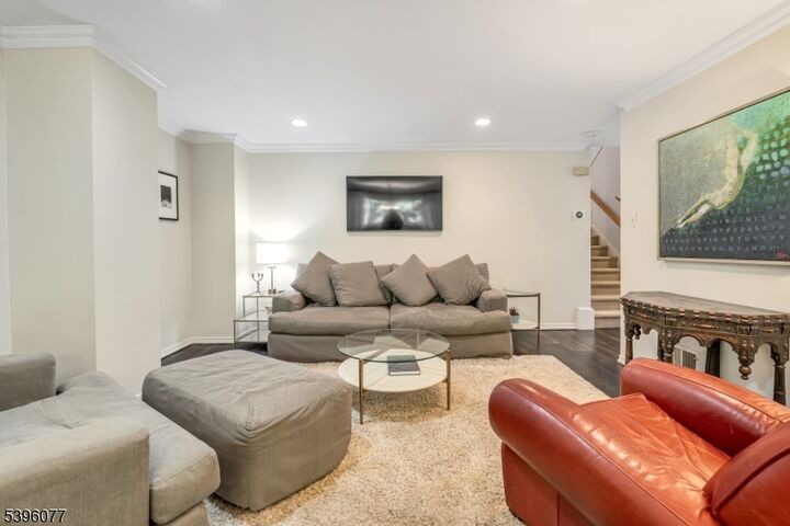 Property Photo:  191 Yorktowne Ct 191  NJ 07676 