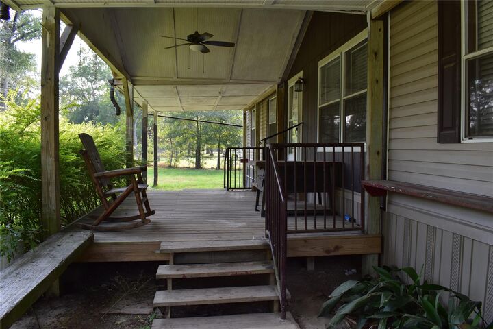 Property Photo: 101 N Southwind Trail TX 77328